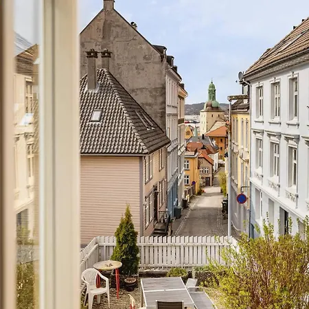 Fairytale Surroundings I 450m To The Train Station