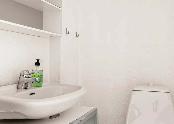 Fairytale Surroundings I 450m To The Train Station *